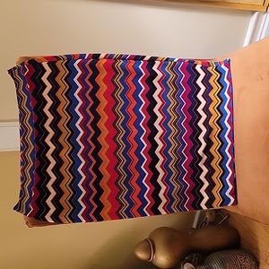 Chevron print pencil skirt in size 2xl.